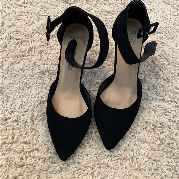Shoes - Size 10 heels wide